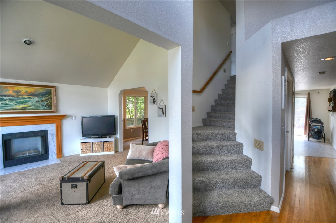 5932 59th Loop Southeast Lacey, WA 98513 - Photo 2 of 25 Gallery Image 2
