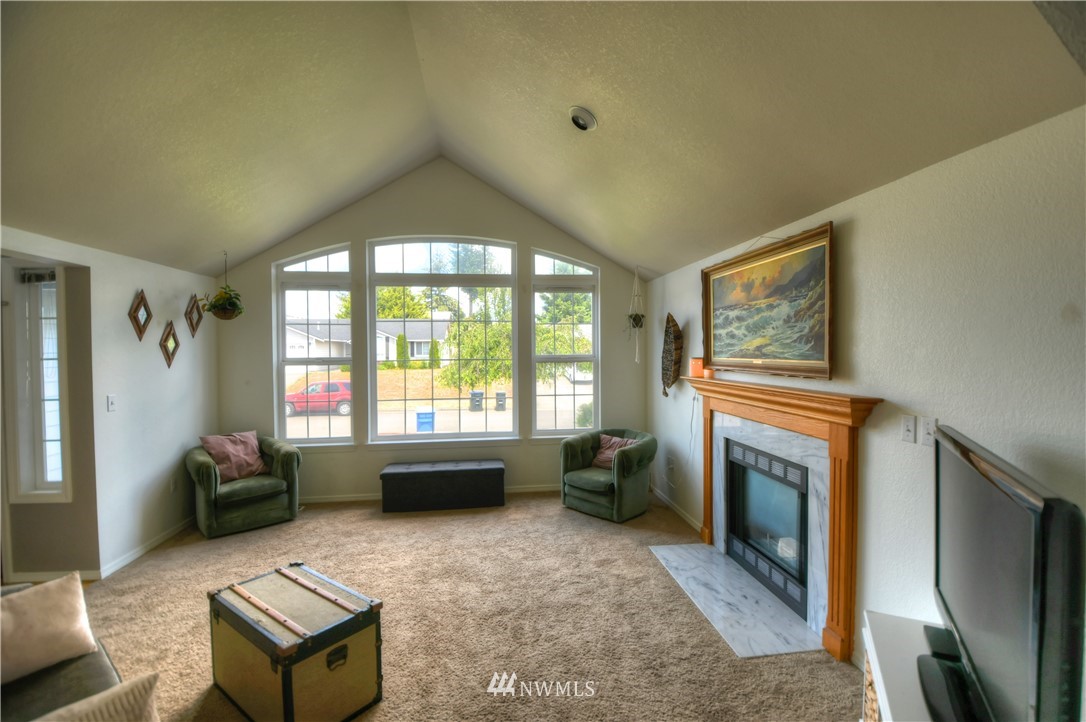 5932 59th Loop Southeast Lacey, WA 98513 - Photo 4 of 25 Gallery Image 4
