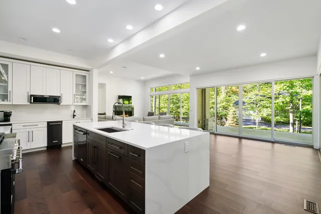 $2,100,000 | 17 Stonebridge Drive, Unit 17, Charlevoix, MI 49720