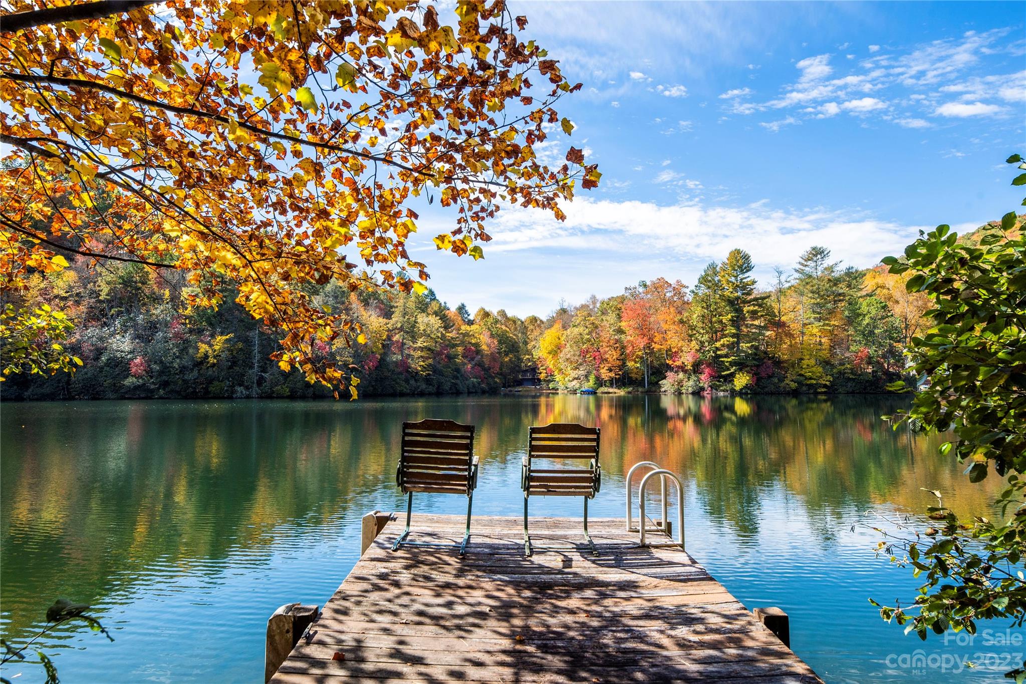 a wooden bench sitting next to a lake