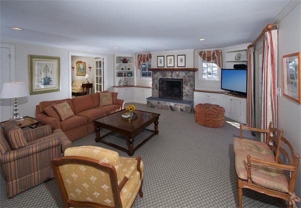 17 Monadnock Road Wellesley, MA 02481 - Photo 5 of 13