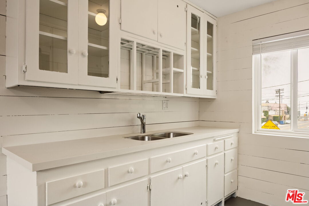 161 West Channel Road, Unit 5 Santa Monica, CA 90402 - Photo 12 of 21