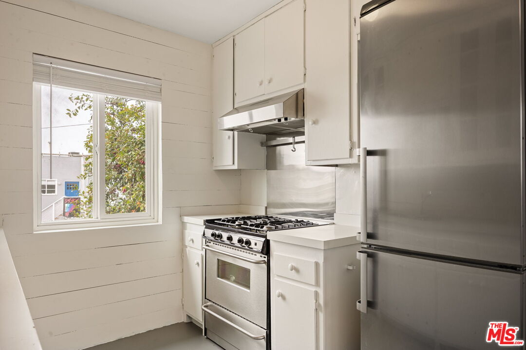 161 West Channel Road, Unit 5 Santa Monica, CA 90402 - Photo 13 of 21