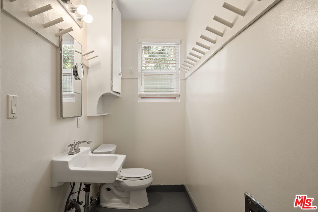 161 West Channel Road, Unit 5 Santa Monica, CA 90402 - Photo 20 of 21