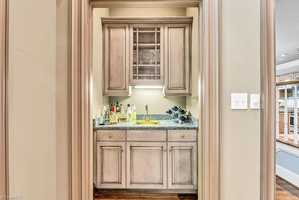 3910 Dover Park Road Greensboro, NC 27407 - Photo 13 of 45 Custom wet bar.