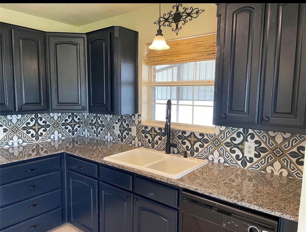 826 Gilliland Road Springtown, TX 76082 - Photo 11 of 27