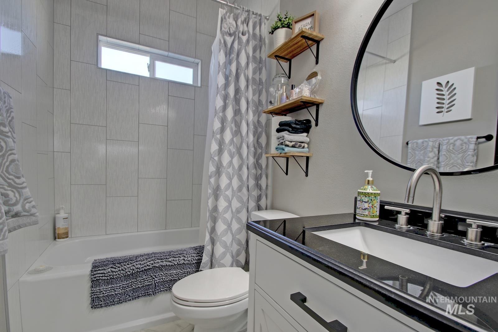 8565 South Ten Mile Road Meridian, ID 83687 - Photo 6 of 25 Full bathroom featuring shower / tub combo and vanity