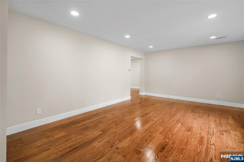 128 Grove Street Mahwah, NJ 07430 - Photo 5 of 27