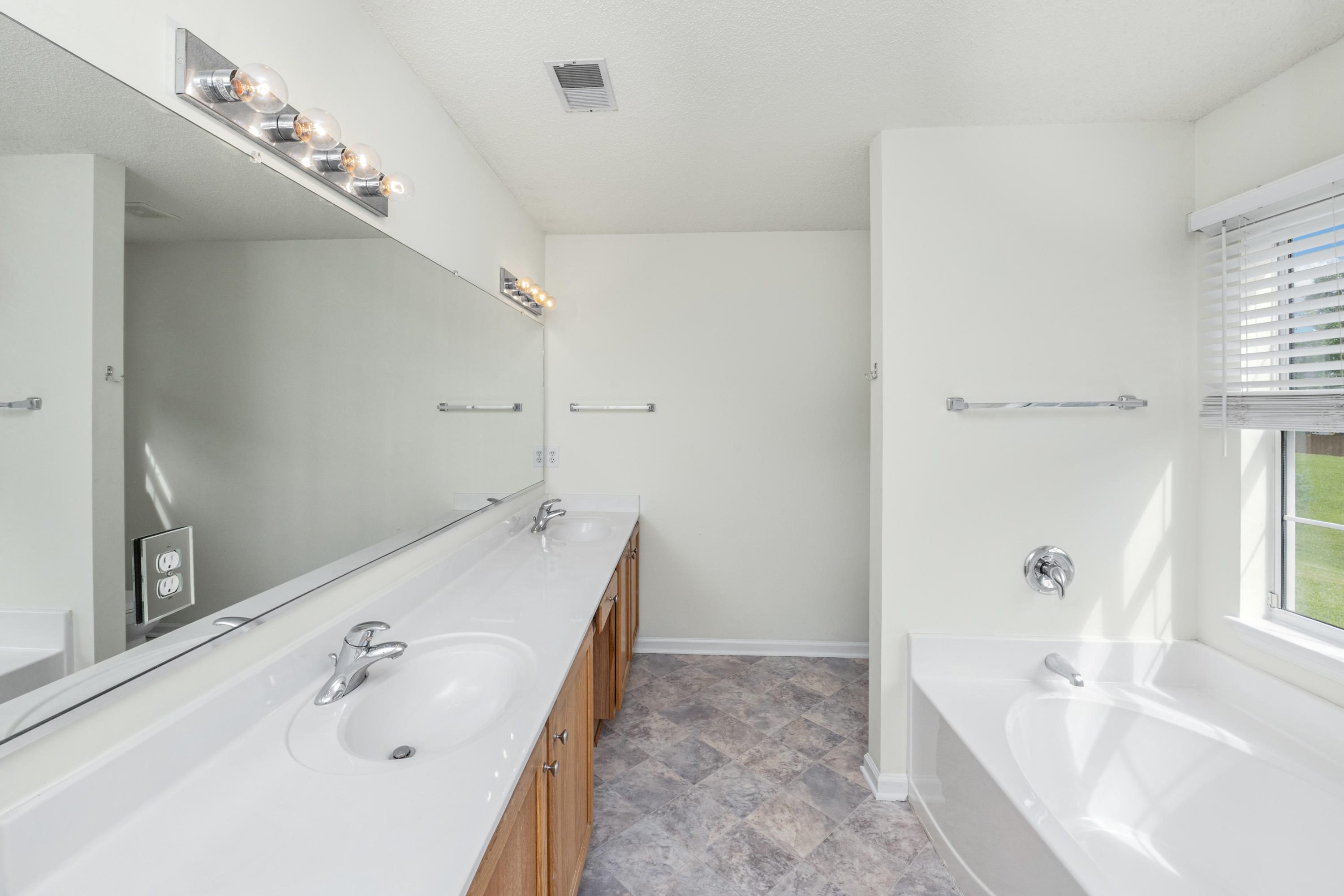111 Walnut Creek Road Charleston, SC 29414 - Photo 15 of 29 111 Walnut Creek_Low Res-9