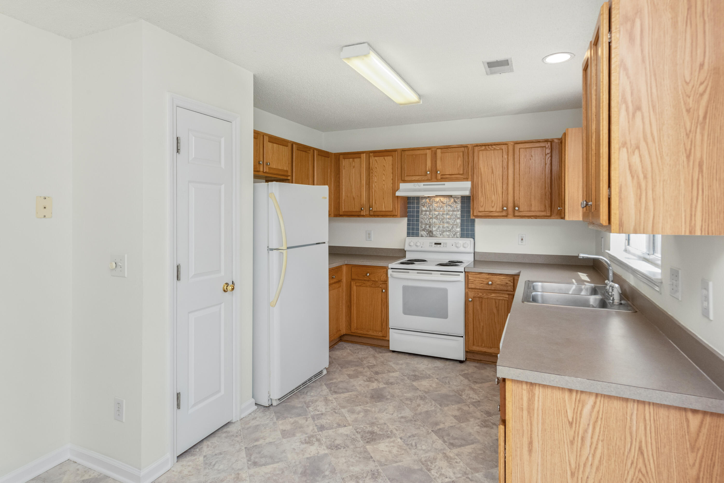 111 Walnut Creek Road Charleston, SC 29414 - Photo 6 of 29 111 Walnut Creek_Low Res-27