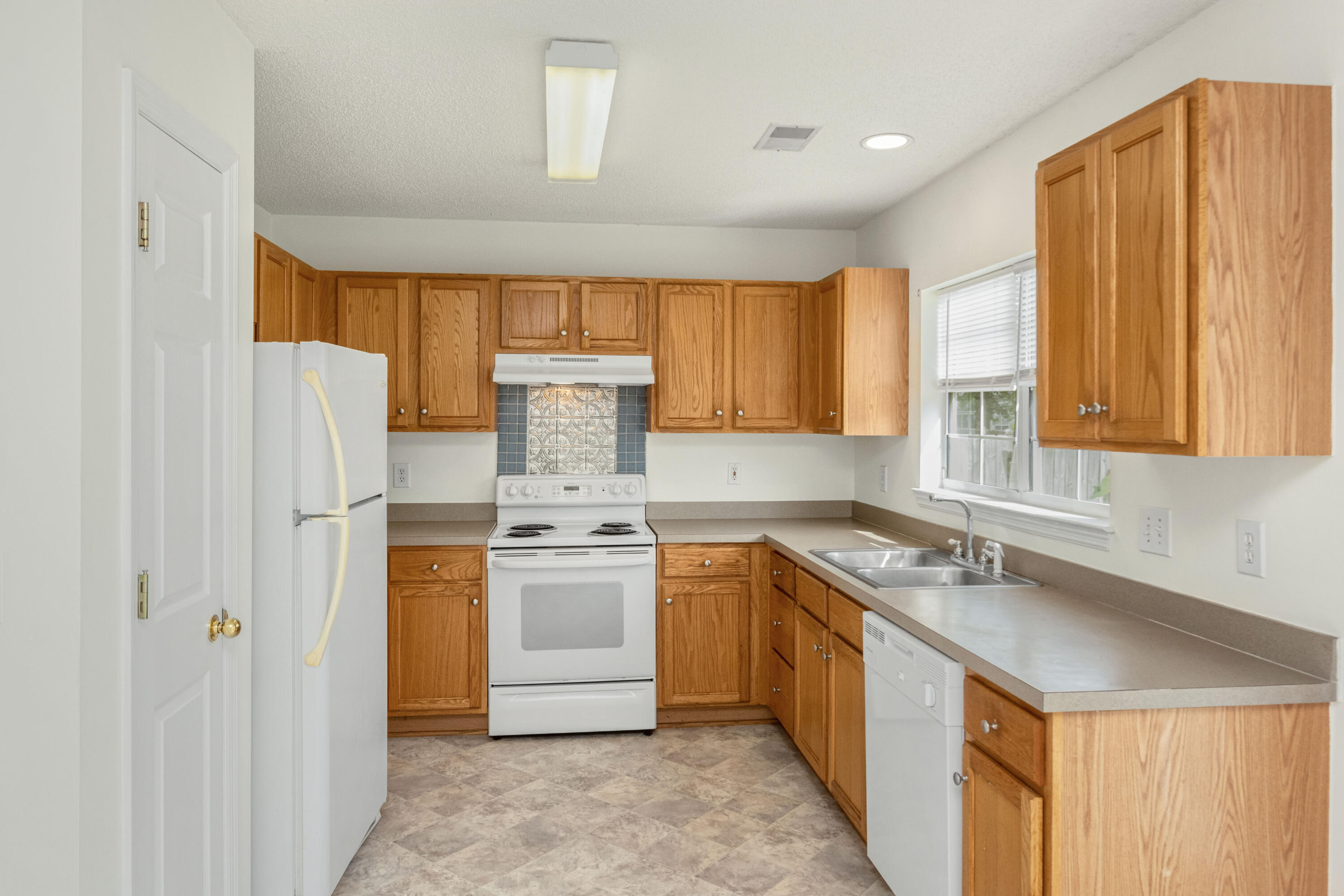 111 Walnut Creek Road Charleston, SC 29414 - Photo 8 of 29 111 Walnut Creek_Low Res-26