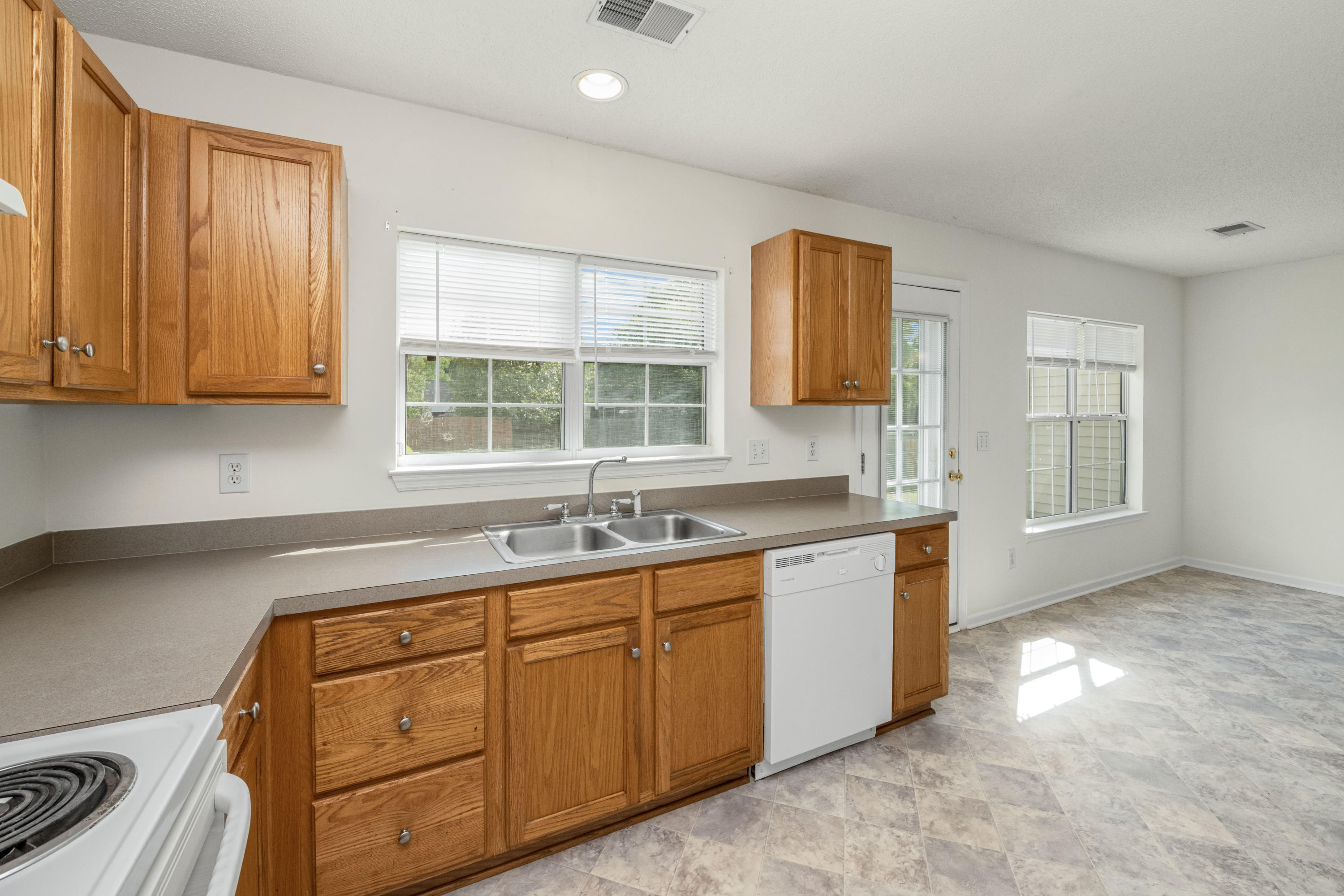 111 Walnut Creek Road Charleston, SC 29414 - Photo 9 of 29 111 Walnut Creek_Low Res-29