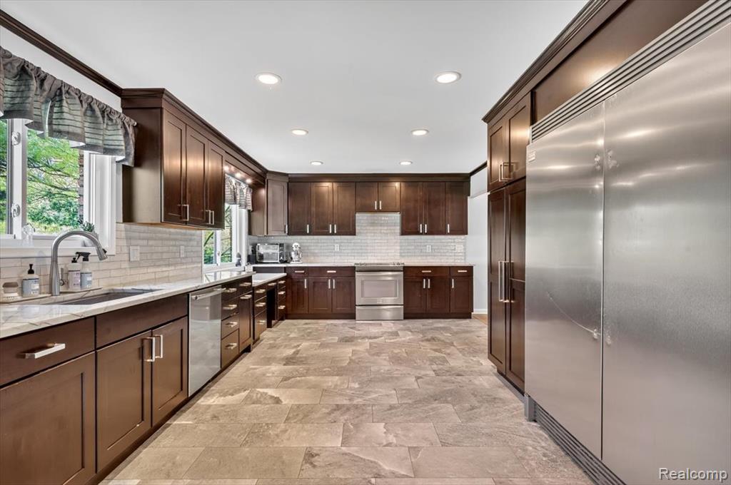 928 Hampstead Lane Rochester Hills, MI 48309 - Photo 13 of 37
