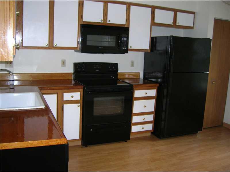 412 Shady Ridge Drive Monroeville, PA 15146 - Photo 9 of 25 Kitchen.