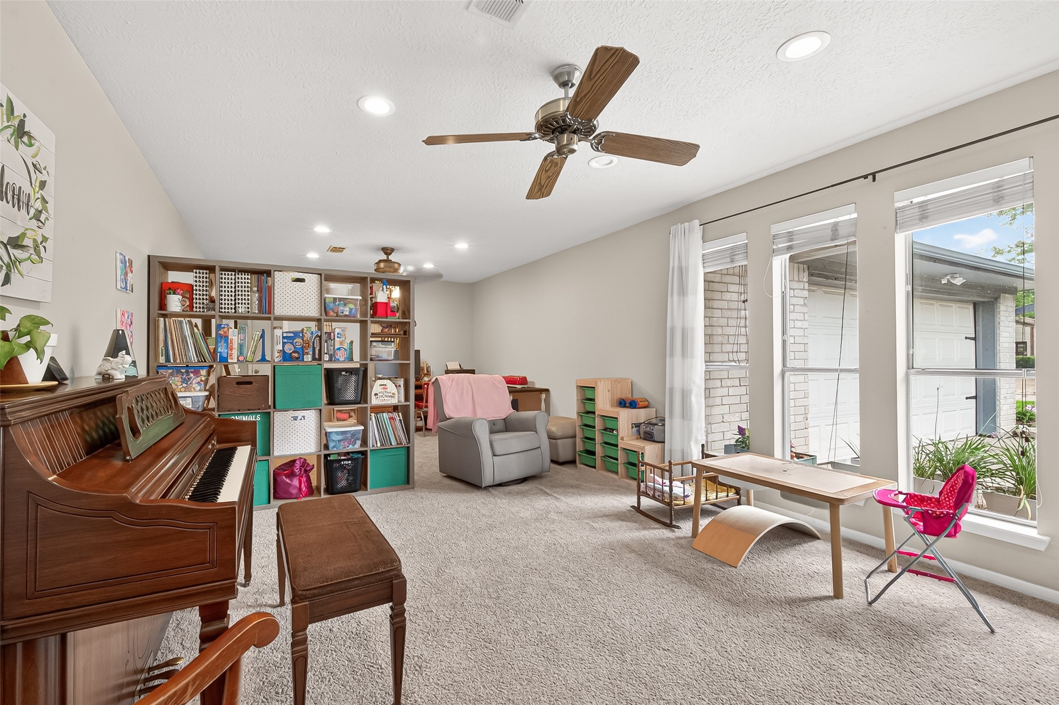 17611 Sorrell Ridge Drive Spring, TX 77388 - Photo 9 of 50 a living room with furniture and a book shelf