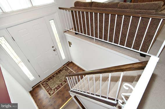 9445 Kilimanjaro Road Columbia, MD 21045 - Photo 3 of 28 Foyer from Upper Landing