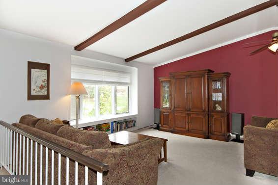 9445 Kilimanjaro Road Columbia, MD 21045 - Photo 4 of 28 Living Room