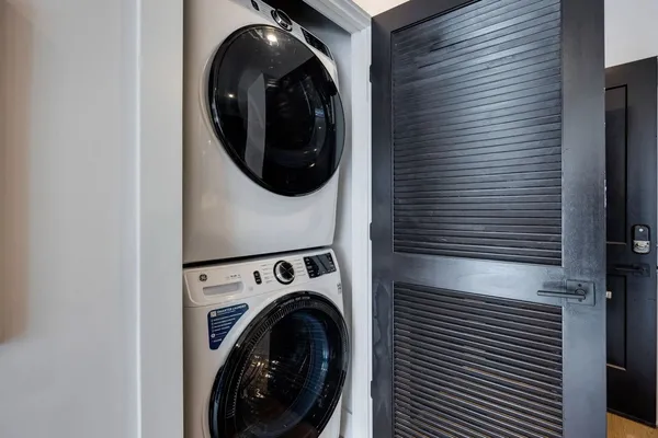 a view of entryway and kitchen