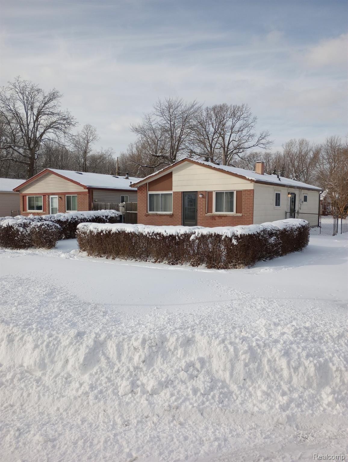 26110 Superior Road Taylor, MI 48180 - Photo 1 of 11 IMG_20220204_153640004.jpg