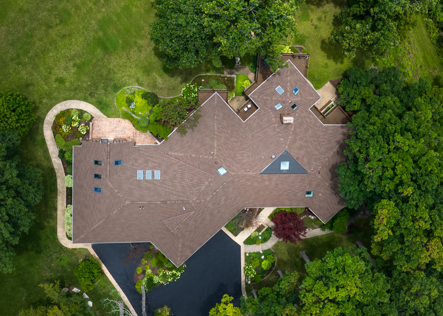 12 Arrowhead Lane DeKalb, IL 60115 - Photo 55 of 55 an aerial view of a house with a yard and a large tree