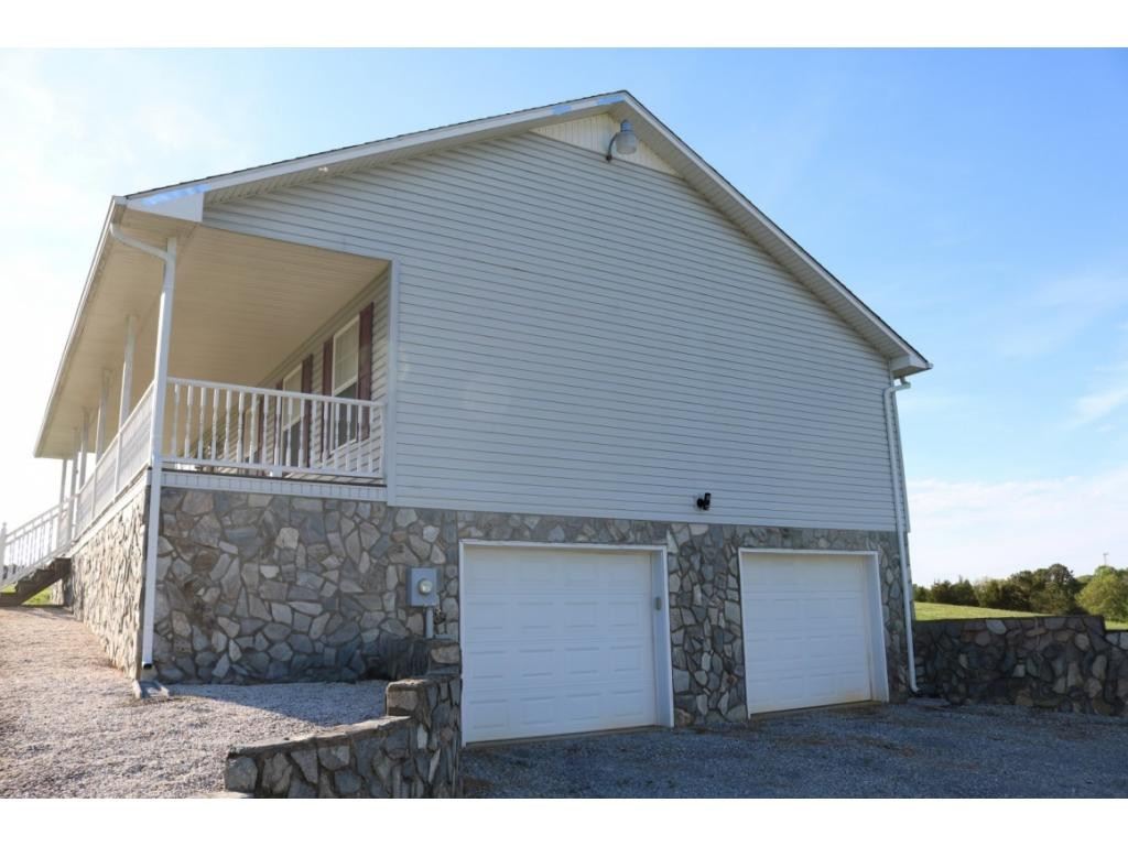 236 Anderson Loop Greeneville, TN 37743 - Photo 13 of 15 2 car drive under garage