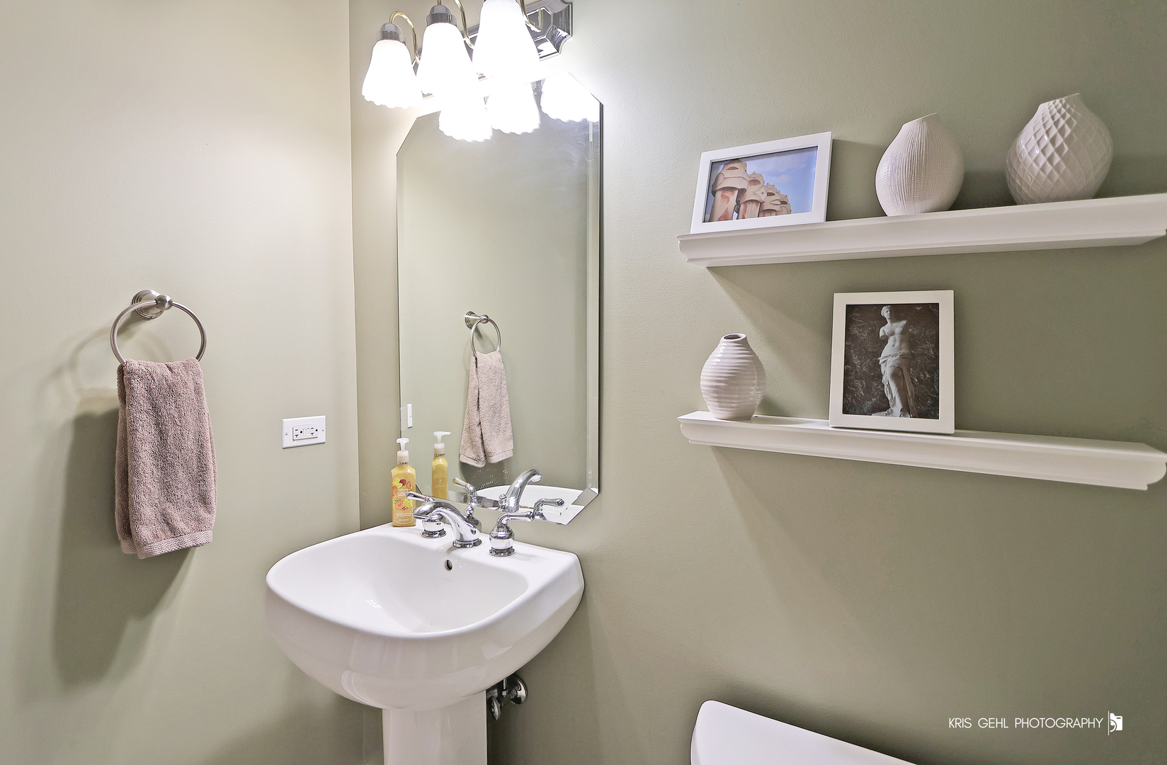 1265 Bayshore Drive Antioch, IL 60002 - Photo 21 of 42 a bathroom with a sink and a mirror