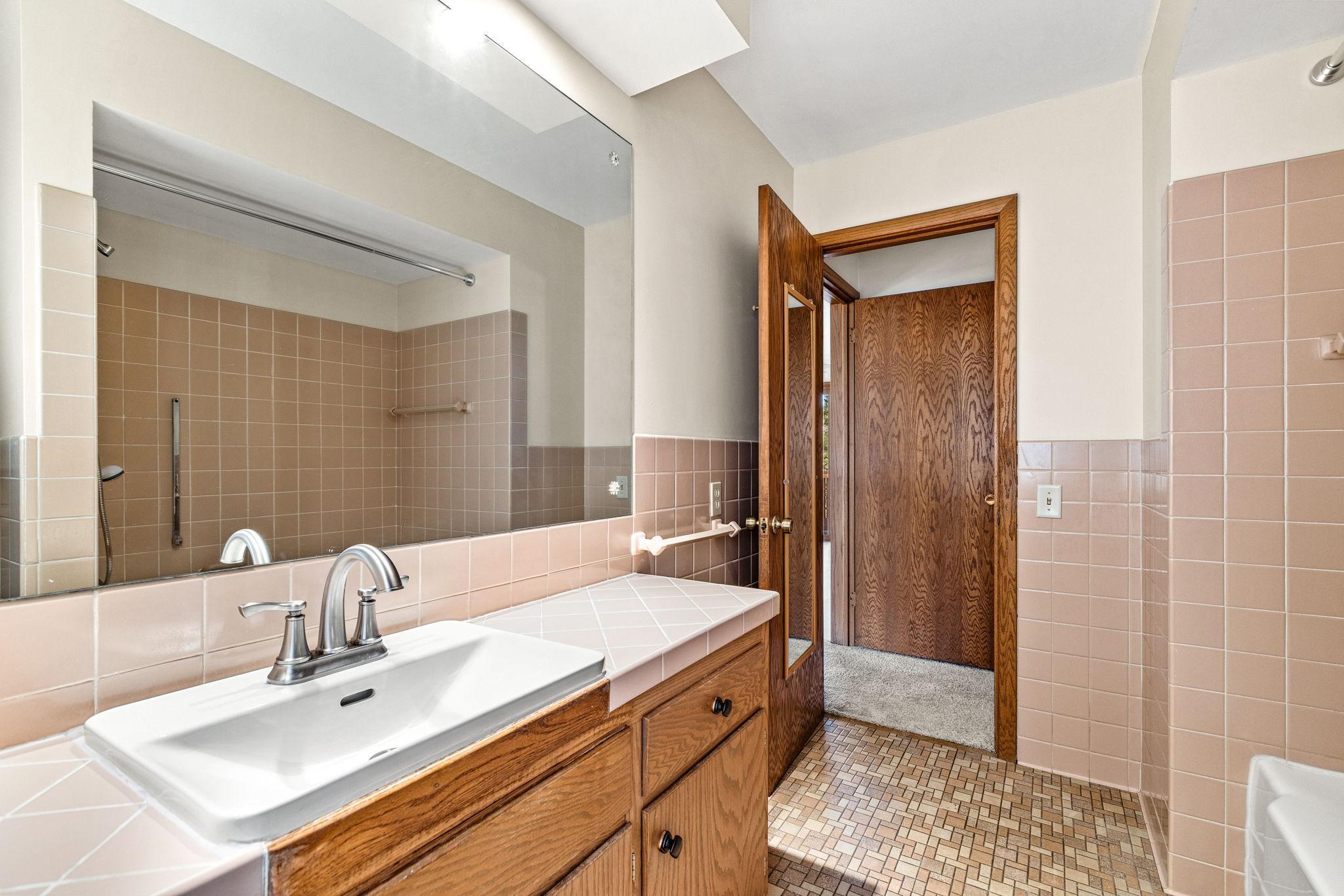 2310 Jones Place Bloomington, MN 55431 - Photo 18 of 40