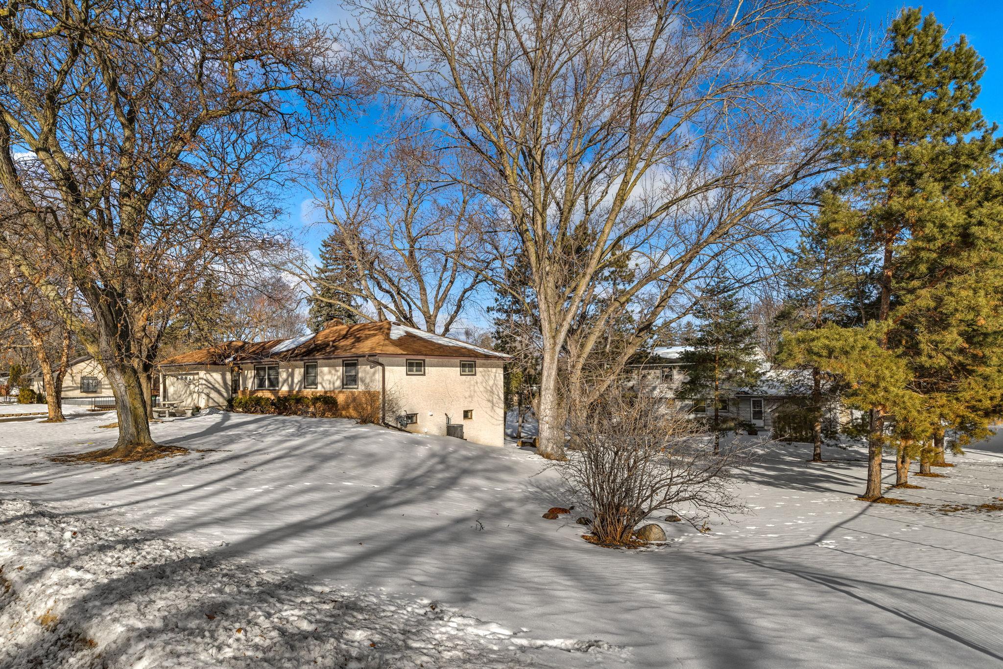 2310 Jones Place Bloomington, MN 55431 - Photo 34 of 40