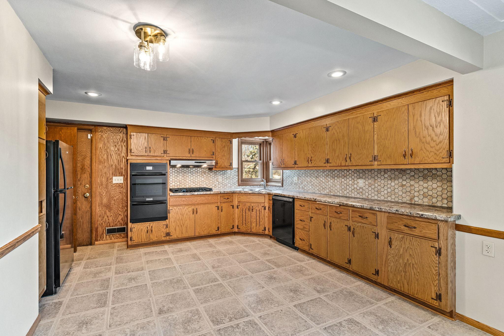 2310 Jones Place Bloomington, MN 55431 - Photo 10 of 40