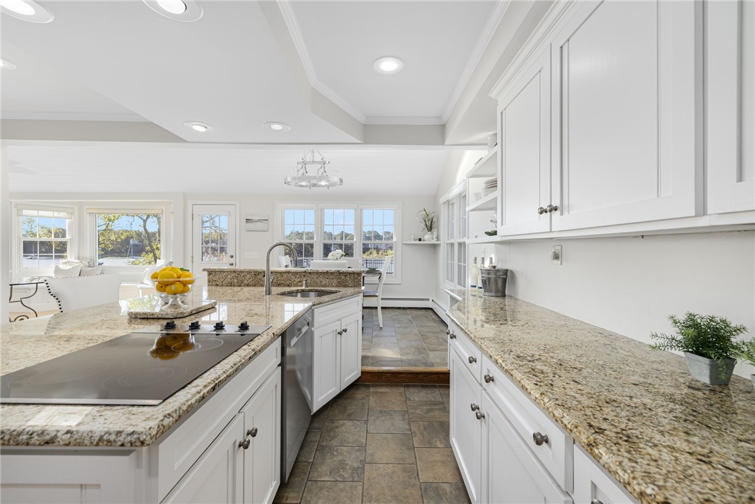 66 Dory Road Warwick, RI 02886 - Photo 5 of 48