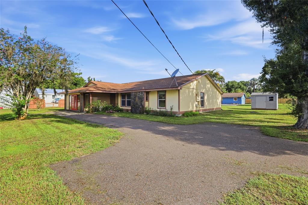 2951 Gocio Road Sarasota, FL 34235 - Photo 3 of 49