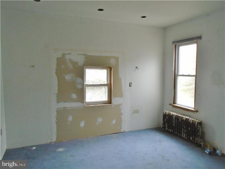 666 Mount Road Aston, PA 19014 - Photo 4 of 19 Family Room