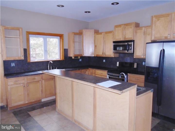 666 Mount Road Aston, PA 19014 - Photo 5 of 19 Kitchen