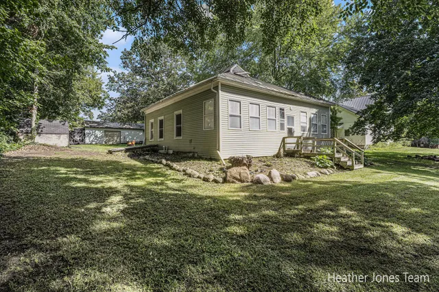 $165,000 | 145 North Elizabeth Street, Lyons, MI 48851