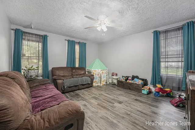 $165,000 | 145 North Elizabeth Street, Lyons, MI 48851