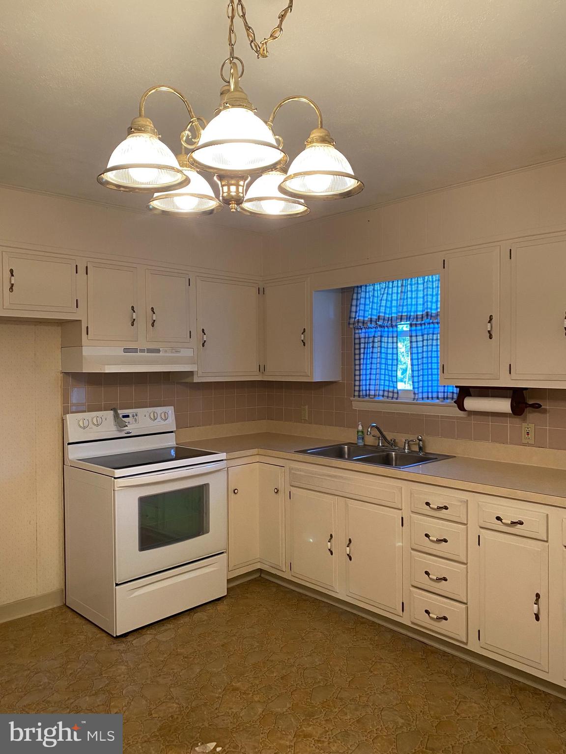 792 Corbit Drive Reading, PA 19607 - Photo 9 of 28 Gallery Image 9