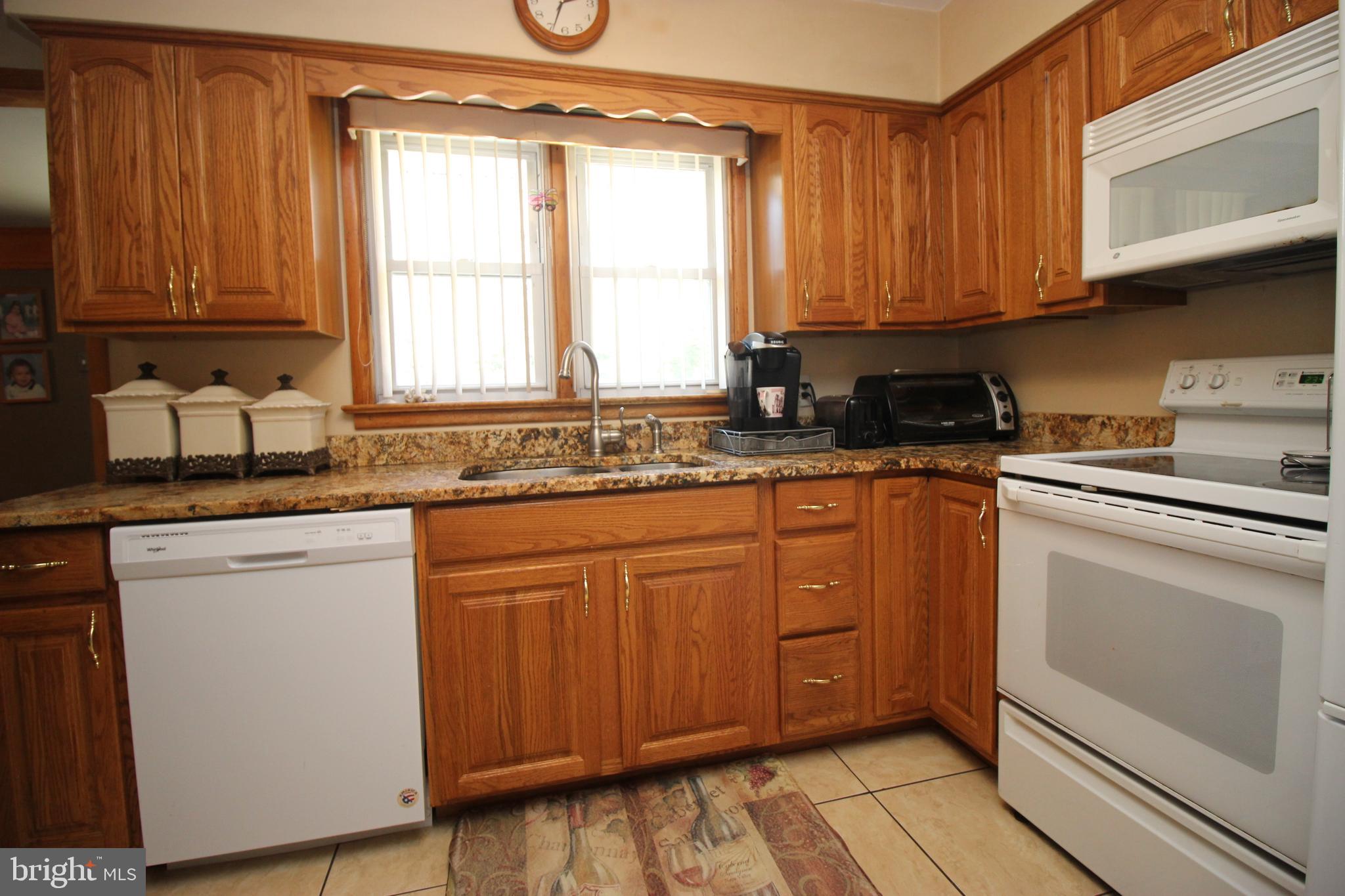 492 Edinburg Road Hamilton, NJ 08619 - Photo 7 of 22