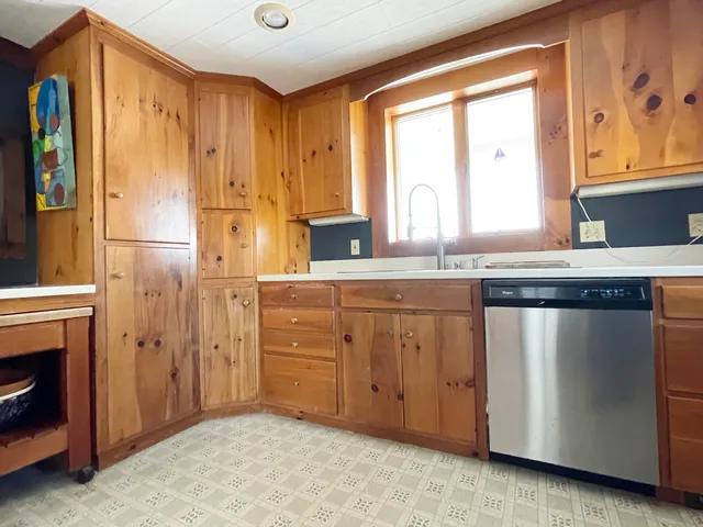 $1,250,000 | 27 Clamshell Alley, Vinalhaven, ME 04863