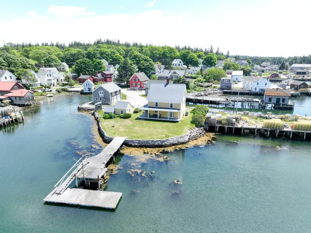 $1,250,000 | 27 Clamshell Alley, Vinalhaven, ME 04863
