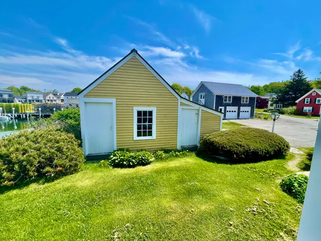 $1,250,000 | 27 Clamshell Alley, Vinalhaven, ME 04863