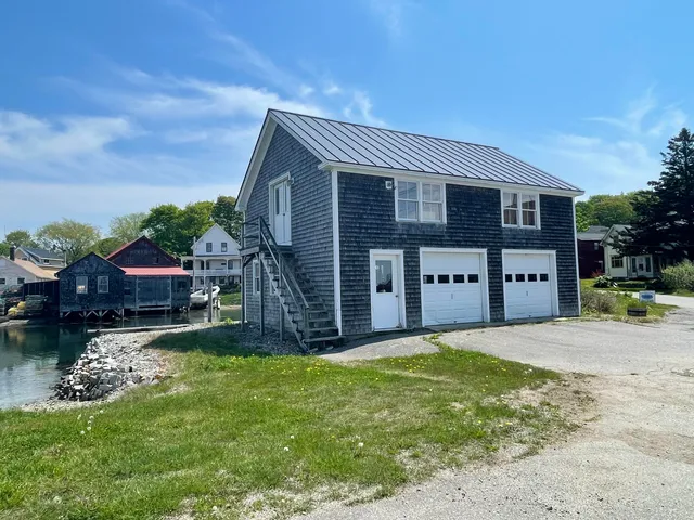 $1,250,000 | 27 Clamshell Alley, Vinalhaven, ME 04863