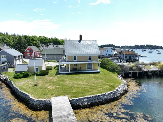 $1,250,000 | 27 Clamshell Alley, Vinalhaven, ME 04863