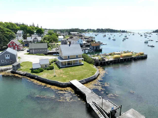 $1,250,000 | 27 Clamshell Alley, Vinalhaven, ME 04863