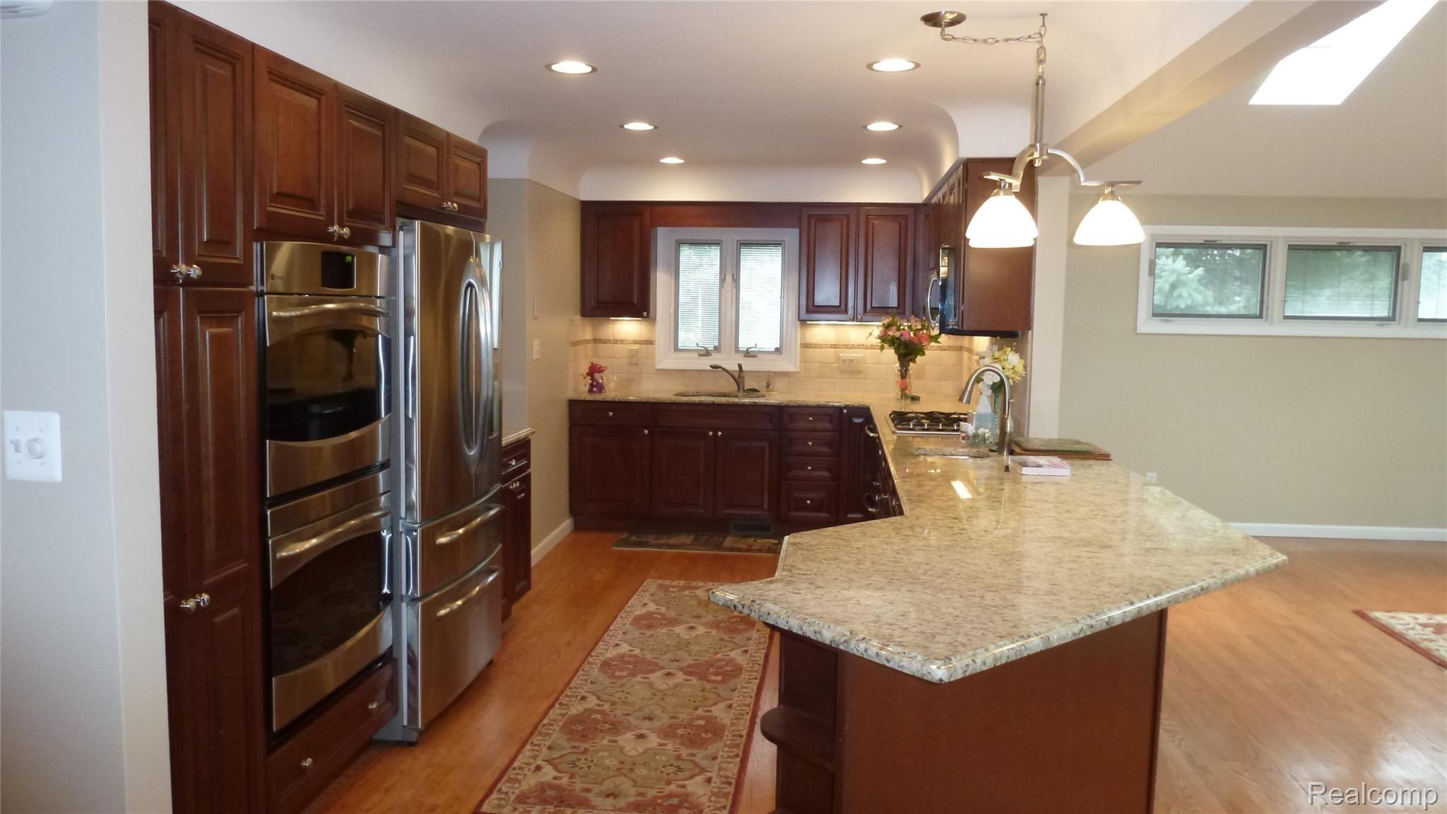 332 Texas Avenue Rochester, MI 48309 - Photo 18 of 28 P1030122.JPG