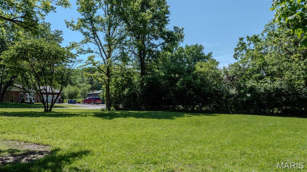 1393 Spring Drive Herculaneum, MO 63048 - Photo 3 of 31