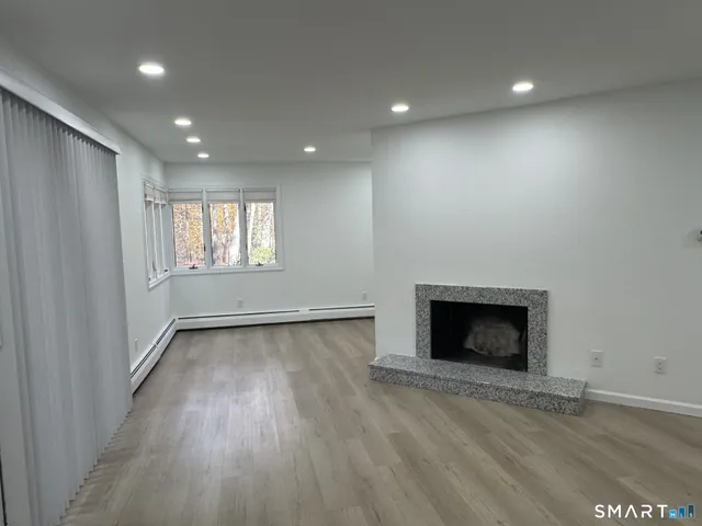 $2,800 | 4 Earls Court, Unit C, Farmington, CT 06032