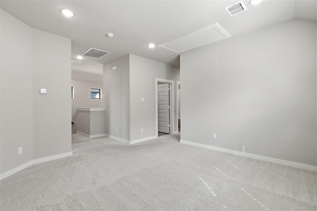 2629 Green River Road Royse City, TX 75189 - Photo 7 of 18 an empty room with closet and a bathroom