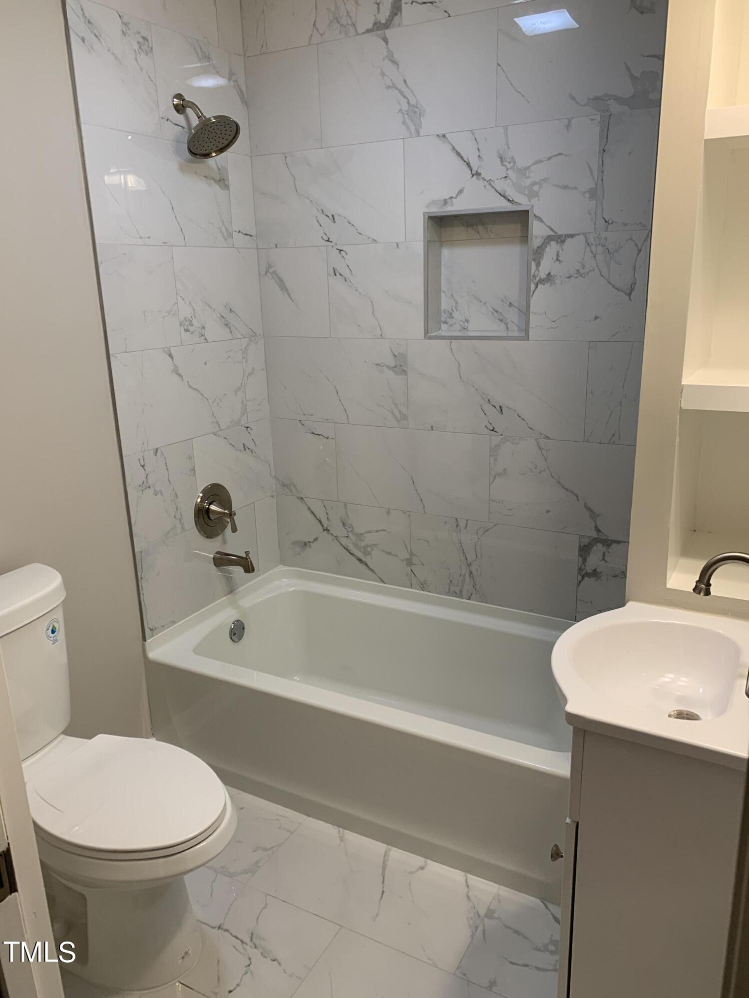 182 Old Lystra Road Chapel Hill, NC 27517 - Photo 11 of 17 a bathroom with a sink toilet and bathtub