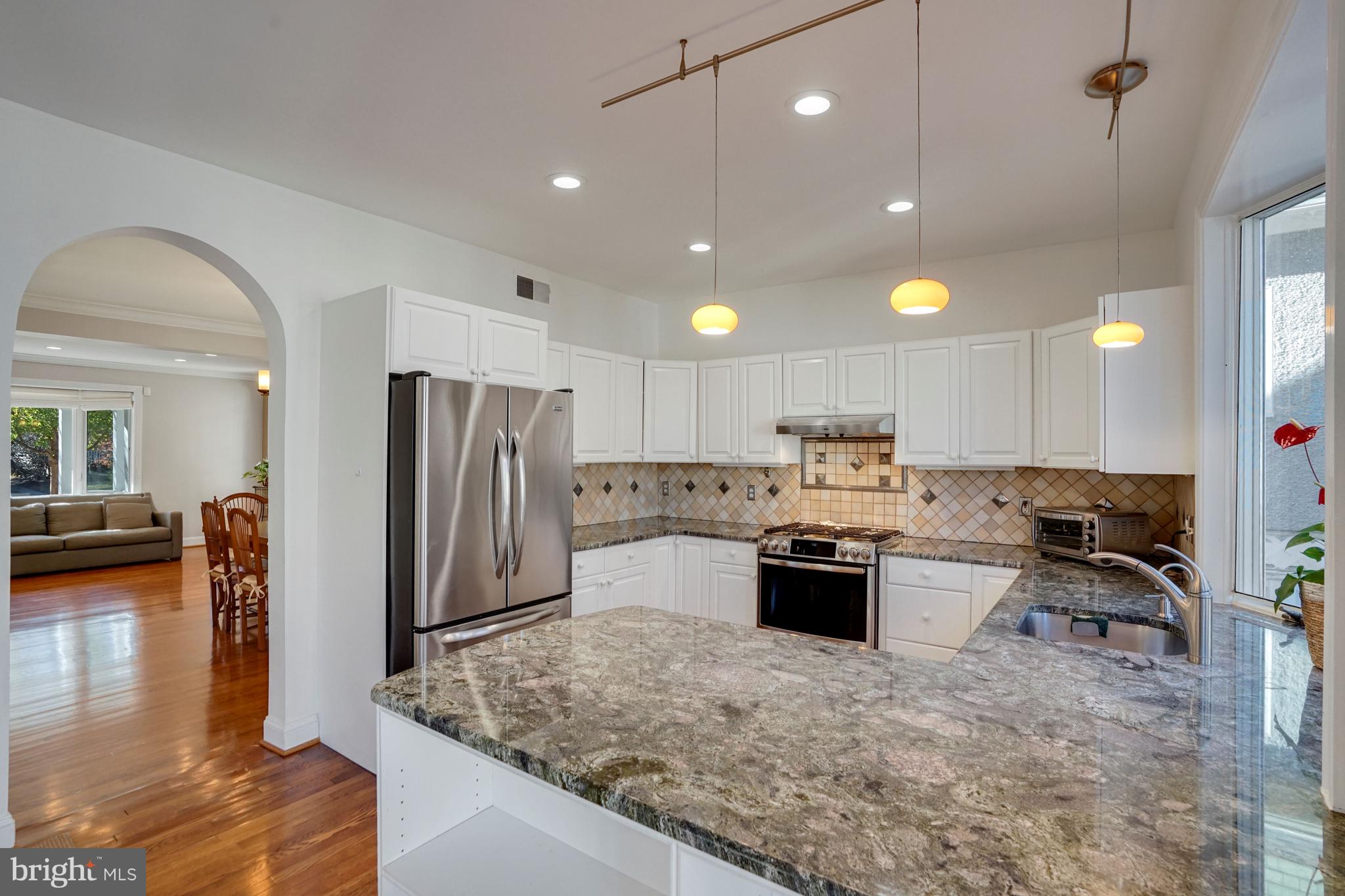 4407 Ridge Street Chevy Chase, MD 20815 - Photo 12 of 21