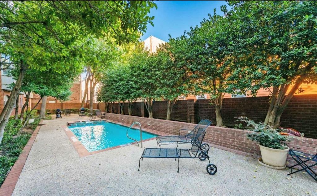 2902 State Street, Unit 1 Dallas, TX 75204 - Photo 20 of 24 a view of a backyard with sitting area and garden